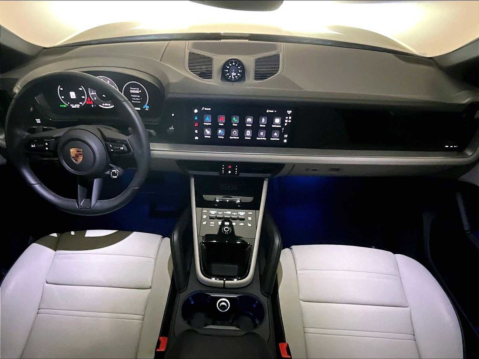 Used 2025 Porsche Cayenne Coupe image 17