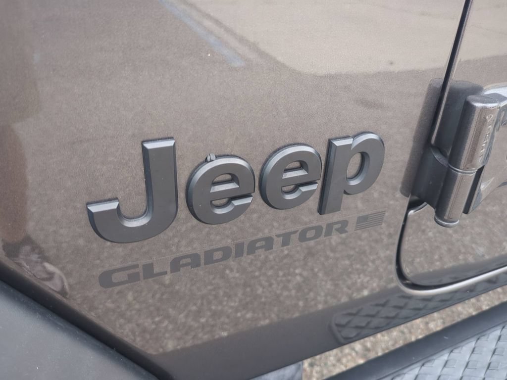 Used 2024 Jeep Gladiator Sport AWD/4WD image 13