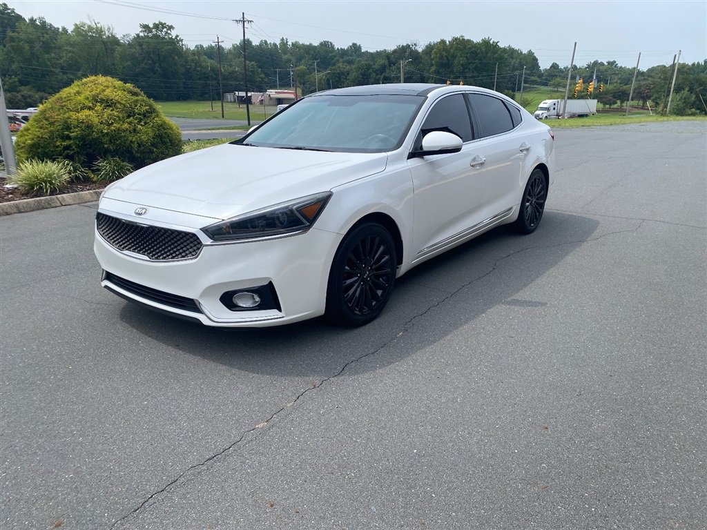 Used 2017 Kia Cadenza Premium w/ Luxury Package FWD image 3