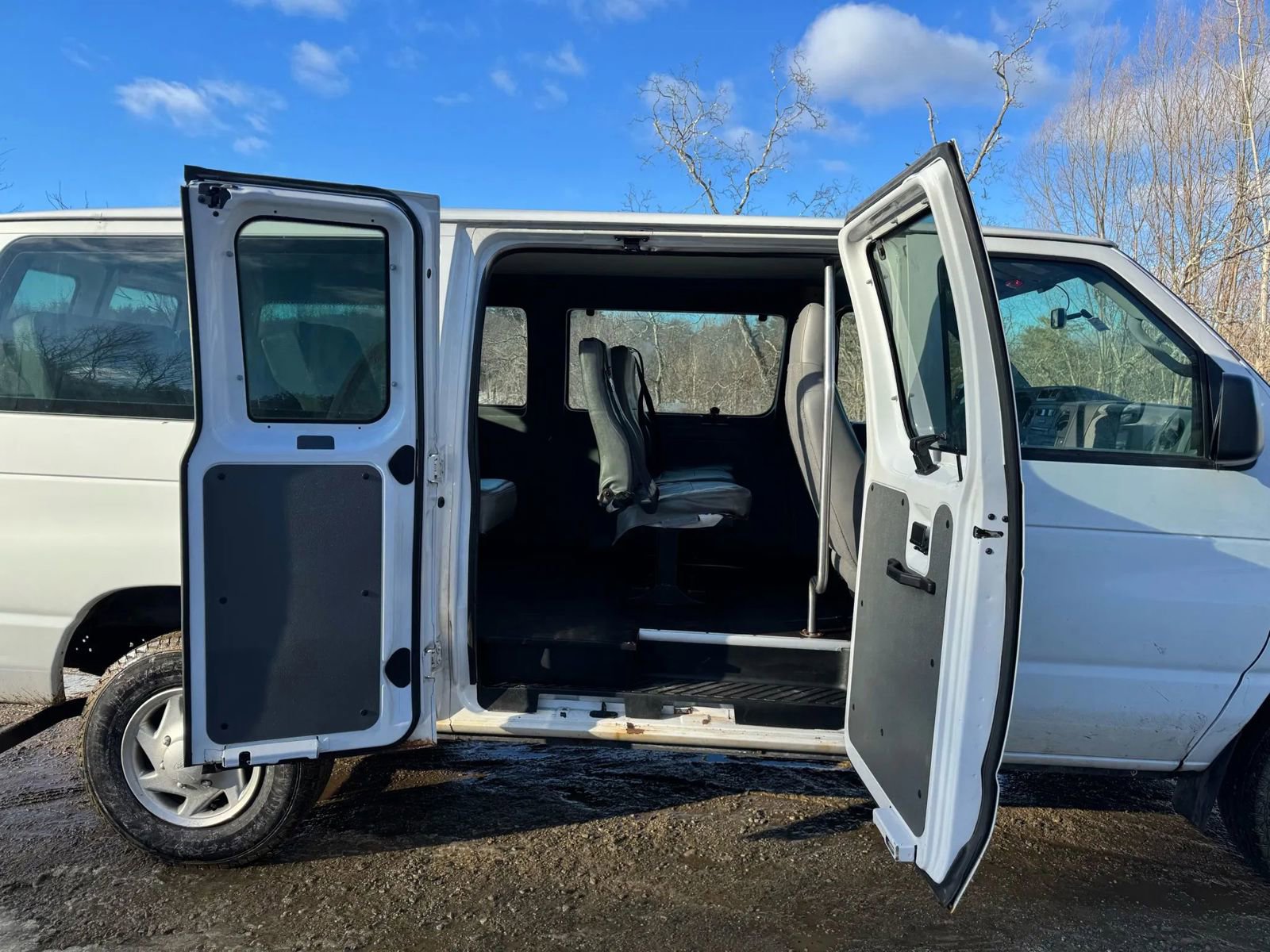 Used 2014 Ford E-250 and Econoline 250 w/ Power Group RWD image 11
