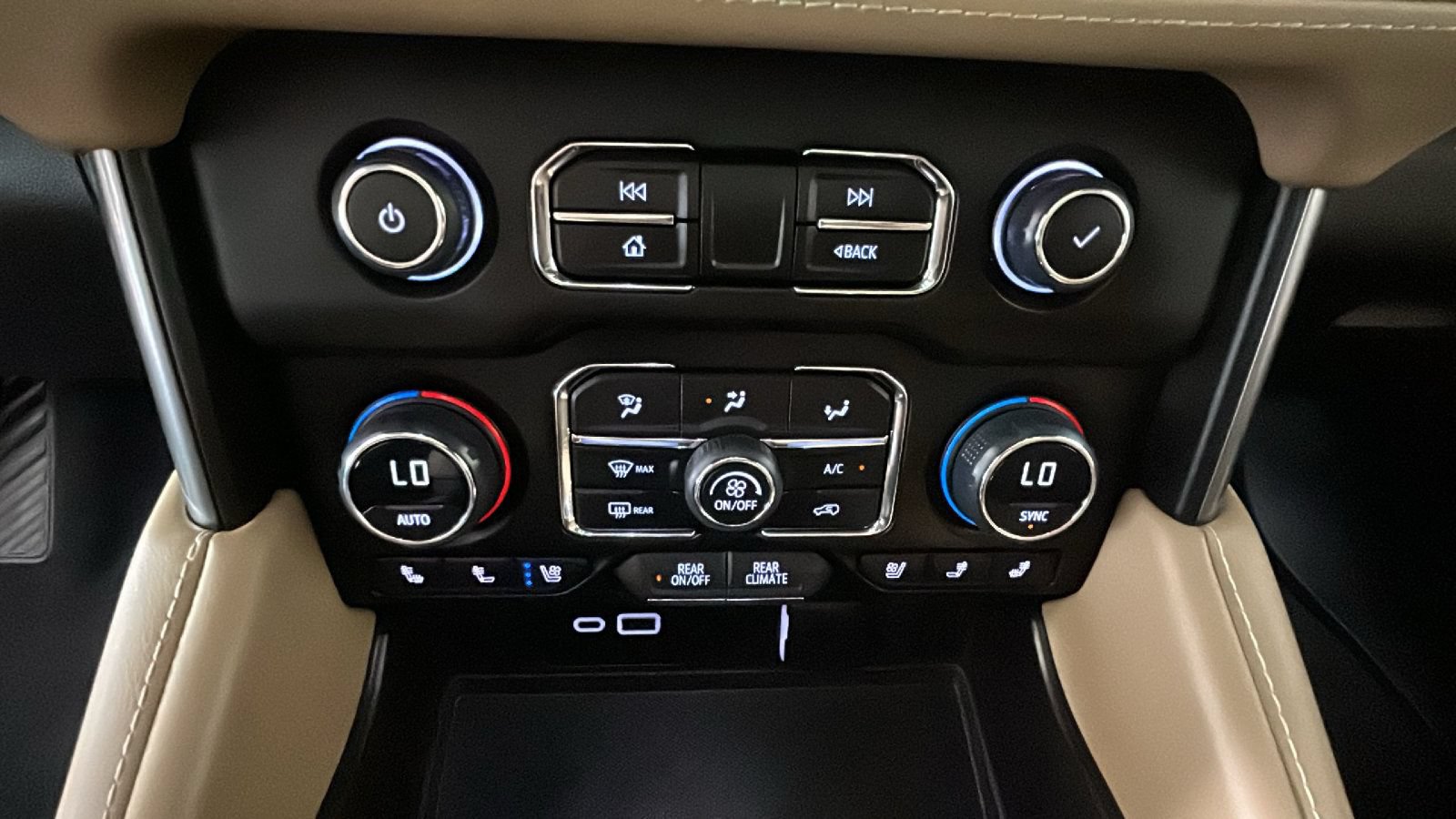 Used 2023 Chevrolet Tahoe Premier AWD/4WD image 26