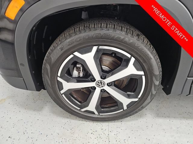 Used 2025 Volkswagen Tiguan SE w/ Panoramic Sunroof Package AWD/4WD image 9
