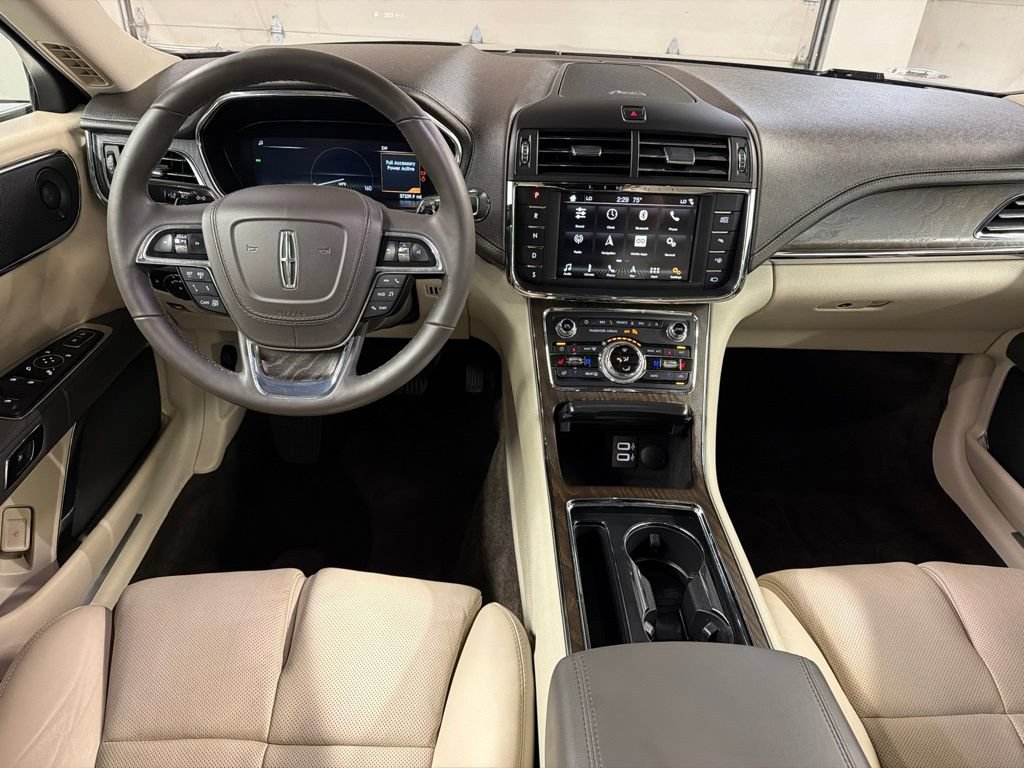 Used 2018 Lincoln Continental Reserve AWD/4WD image 8