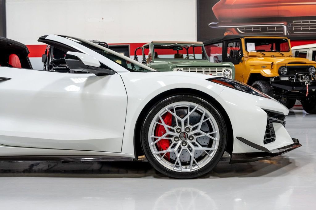 Used 2026 Chevrolet Corvette ZR1 w/ ZR1 Carbon Fiber Aero Package image 32