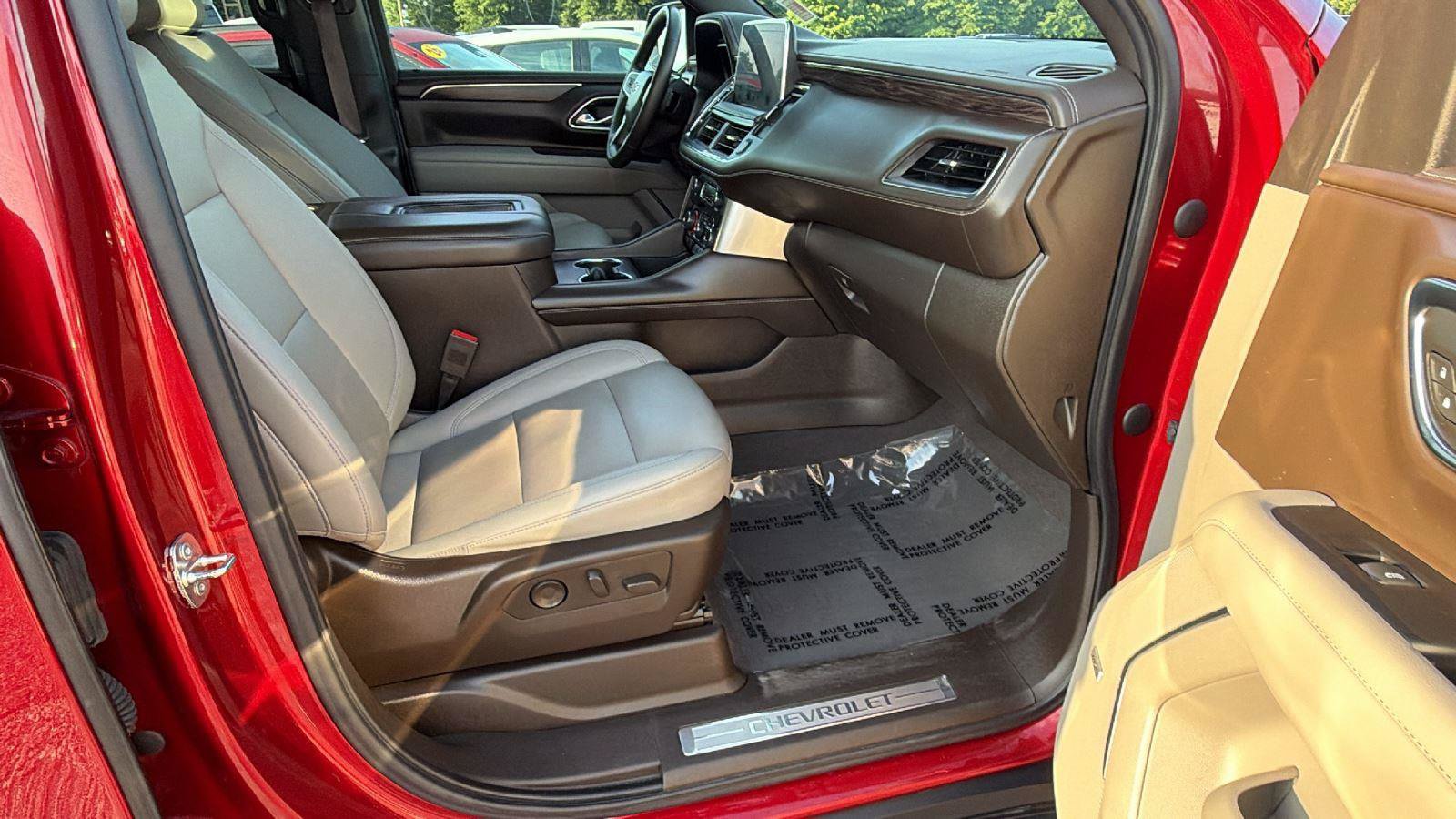 Used 2023 Chevrolet Tahoe LT w/ Luxury Package RWD image 19