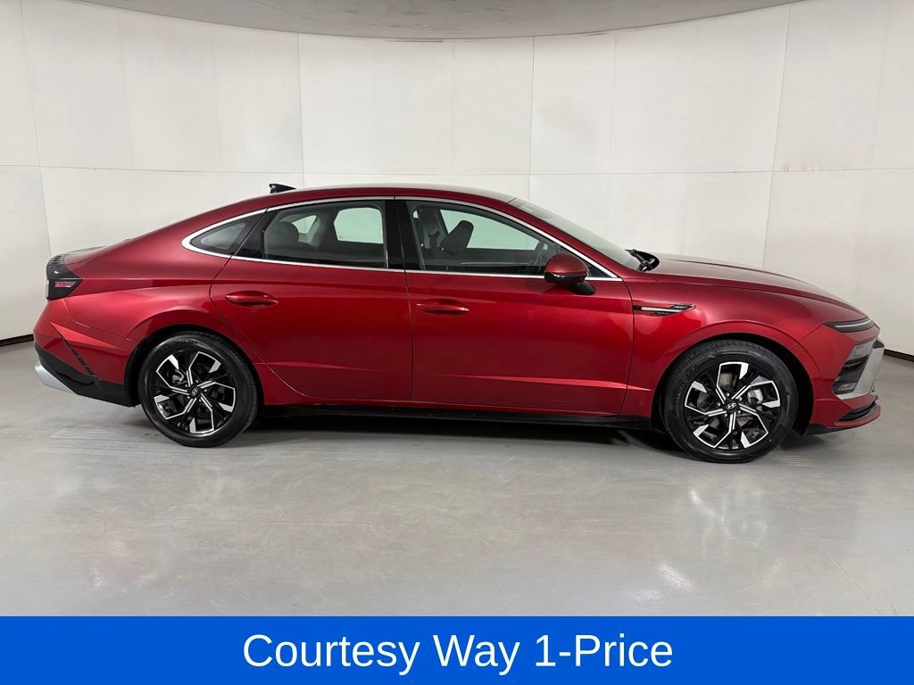 Used 2025 Hyundai Sonata SEL FWD image 12