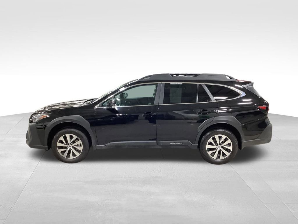 Used 2025 Subaru Outback Premium image 11