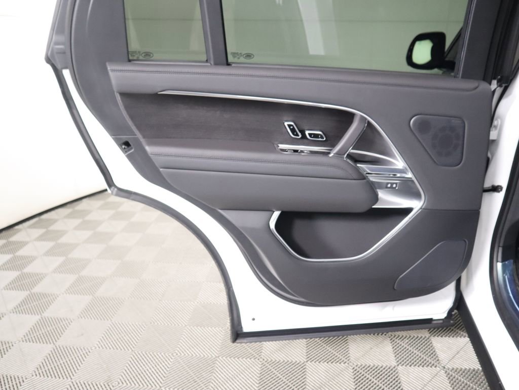 New 2026 Land Rover Range Rover Long Wheelbase SE image 28