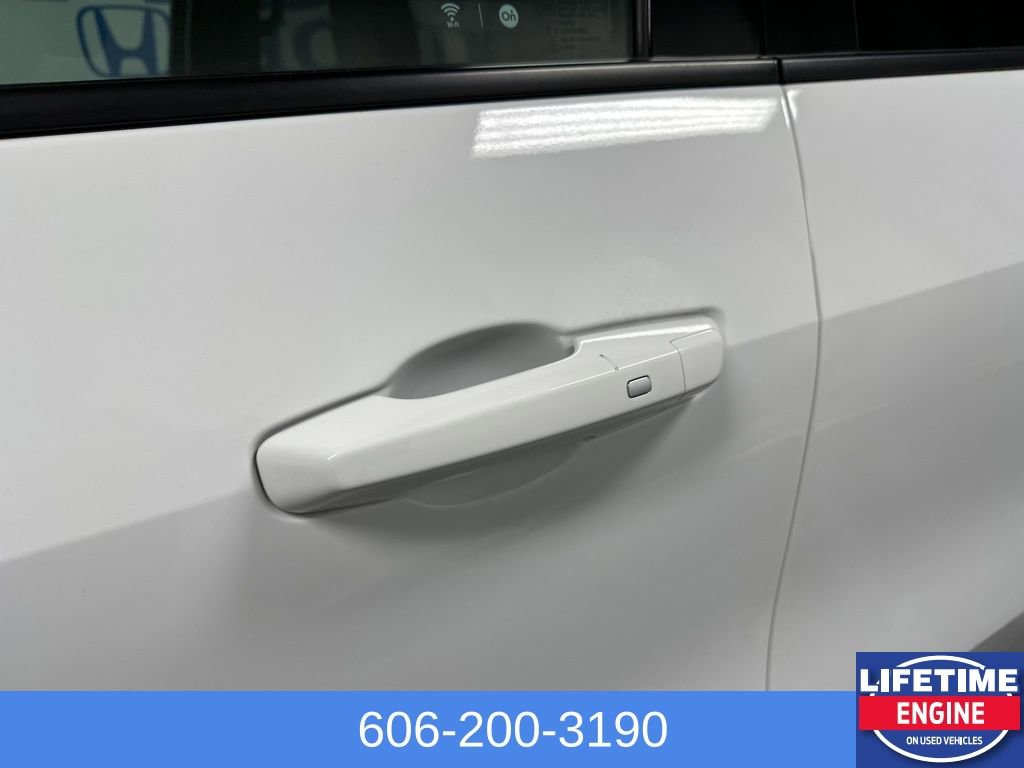 Used 2025 GMC Acadia Elevation image 8