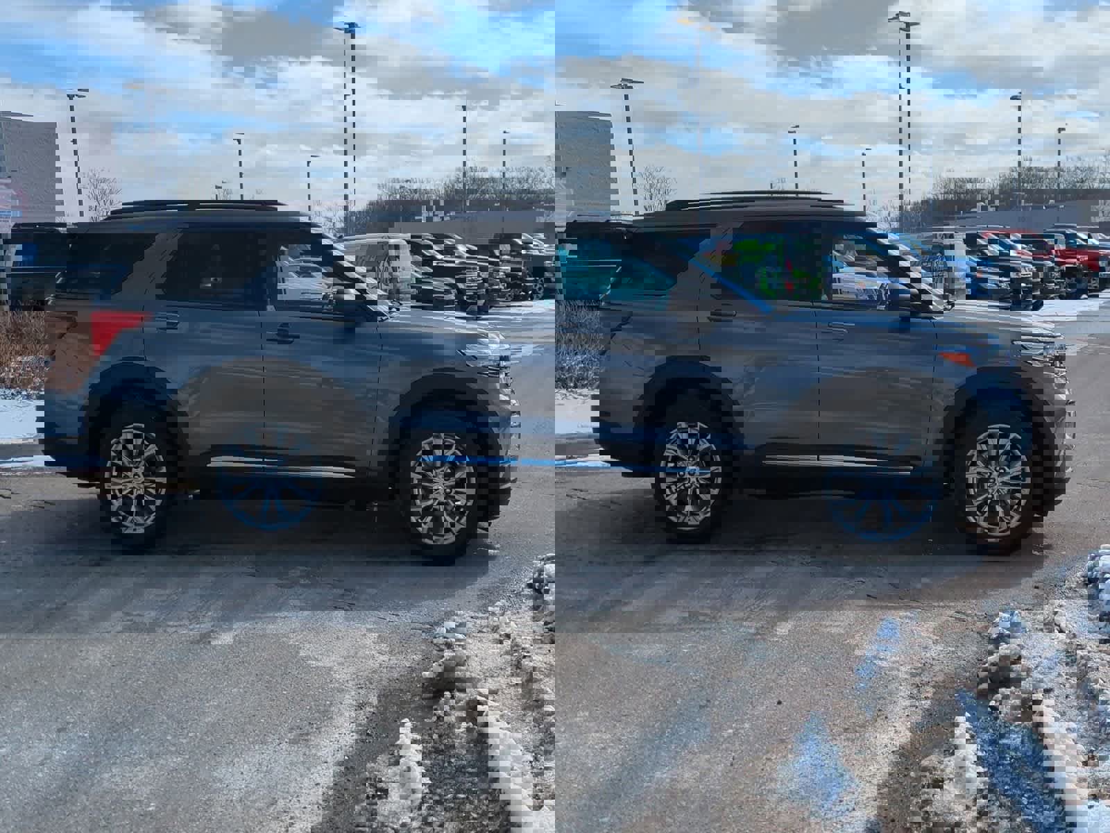 Used 2023 Ford Explorer XLT w/ Equipment Group 202A image 9