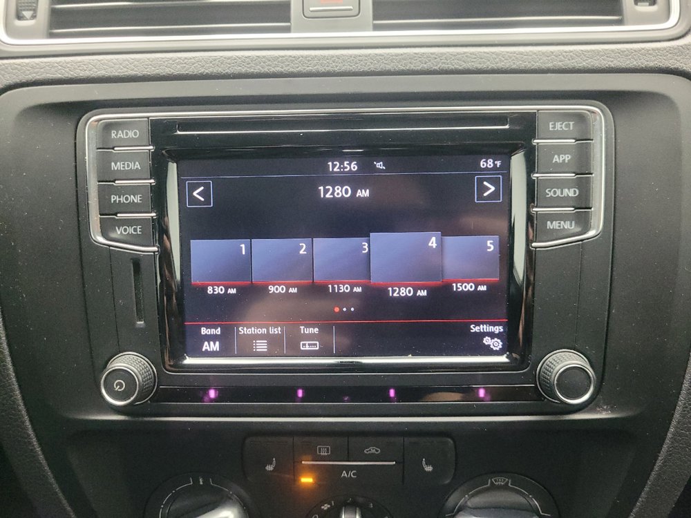Used 2018 Volkswagen Jetta SE FWD image 25