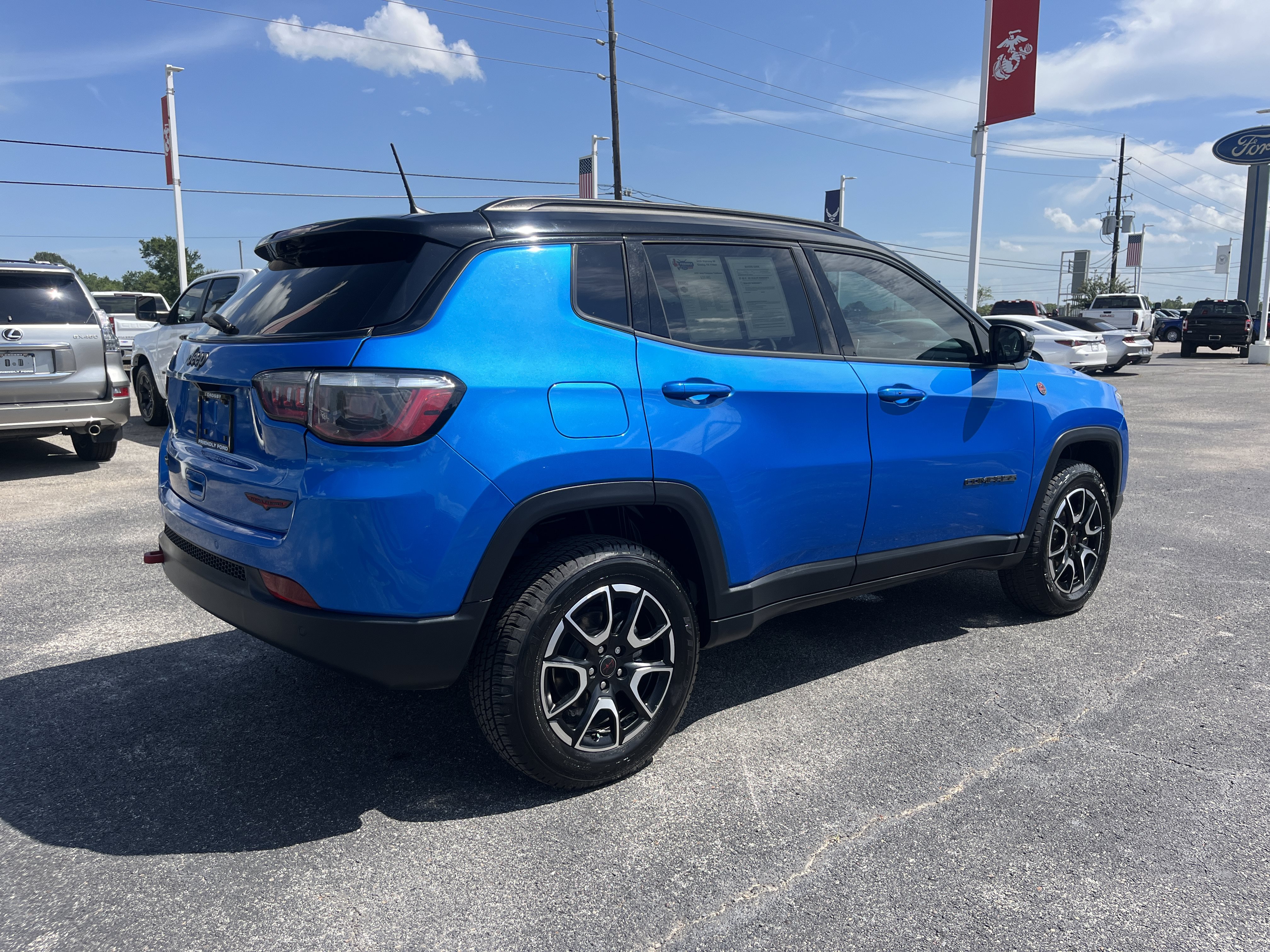 Used 2025 Jeep Compass Trailhawk AWD/4WD image 2