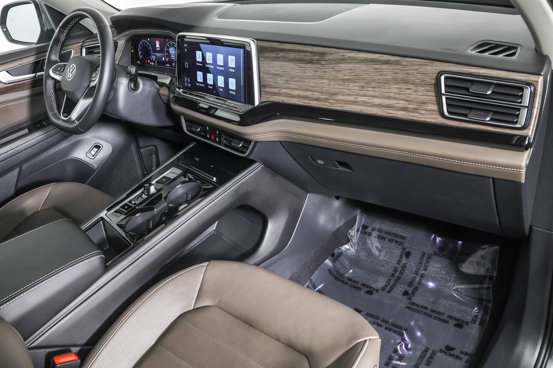 Used 2025 Volkswagen Atlas SEL image 43