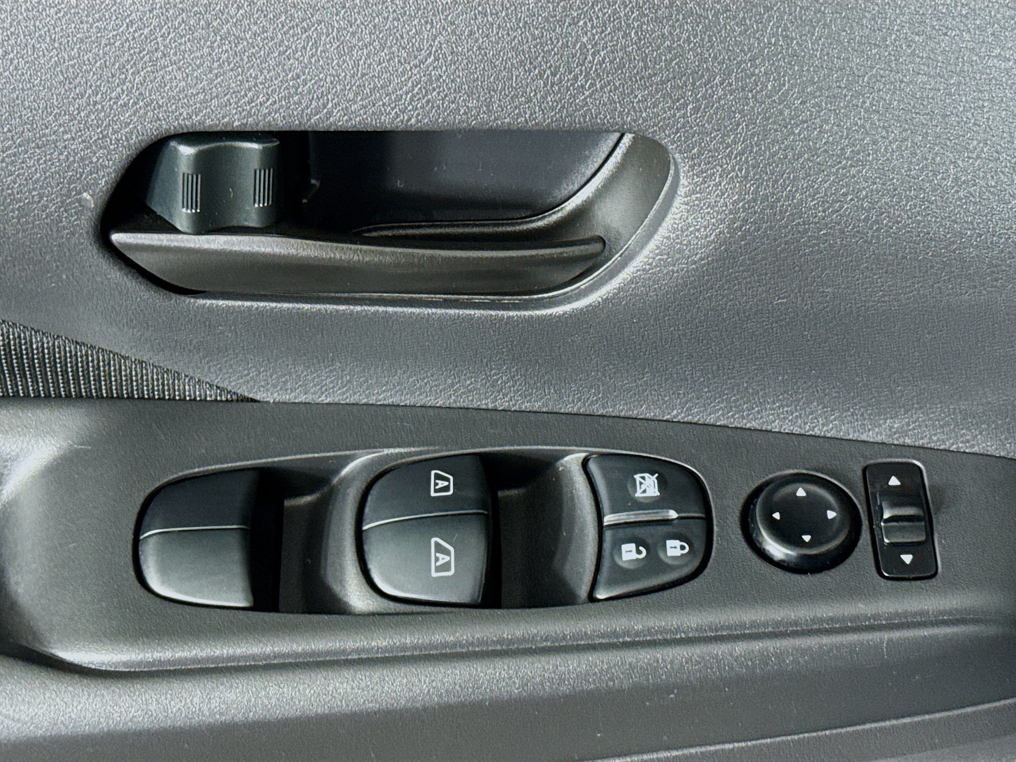 Used 2021 Nissan Kicks S FWD image 22