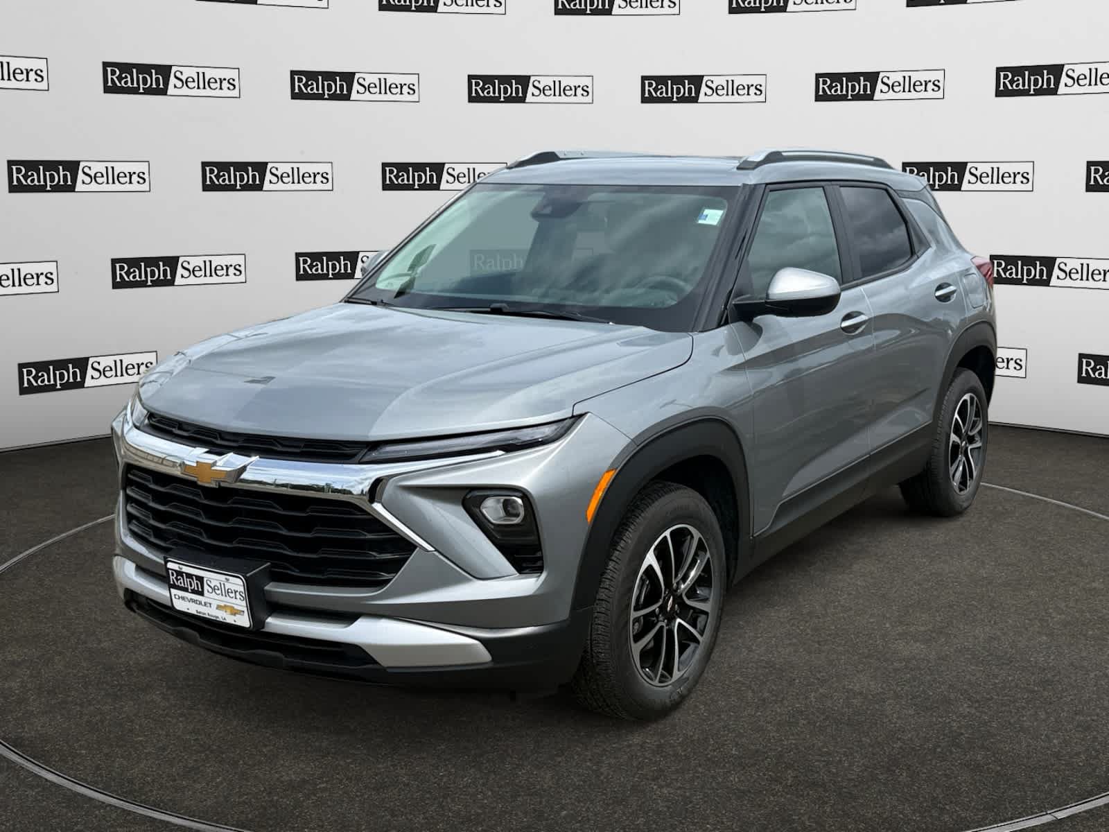 Used 2025 Chevrolet TrailBlazer LT AWD/4WD image 2