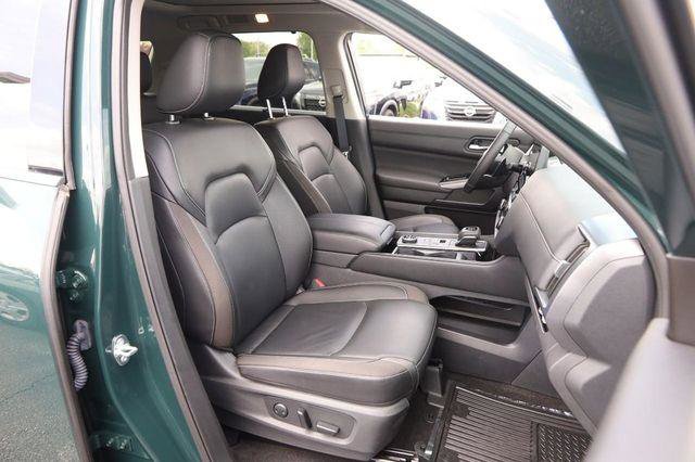 Used 2025 Nissan Pathfinder SL w/ SL Premium Package image 29