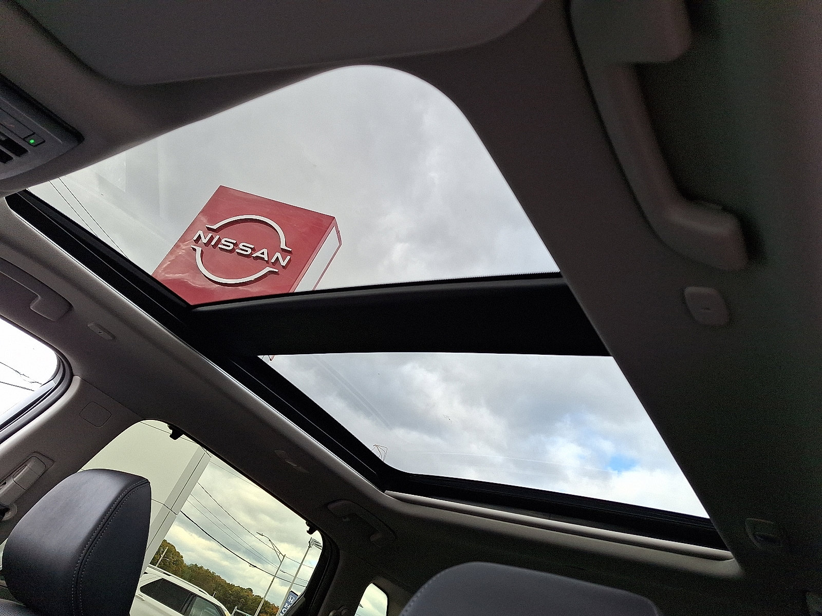 New 2026 Nissan Rogue Platinum image 10