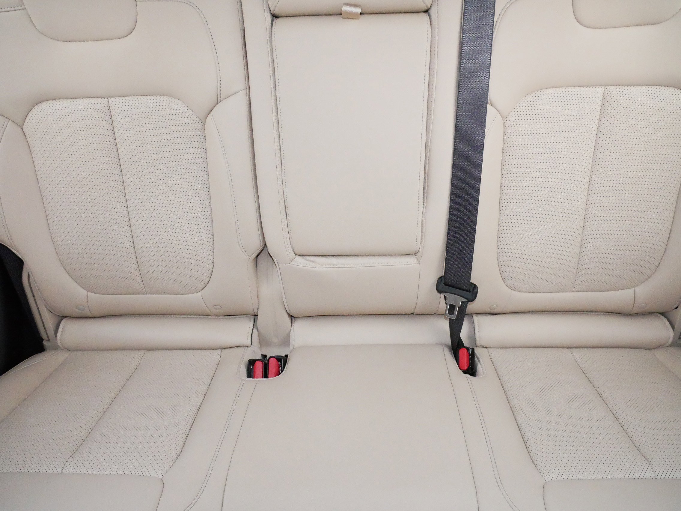 Used 2025 Jeep Grand Cherokee Limited w/ Luxury Tech Group II image 13