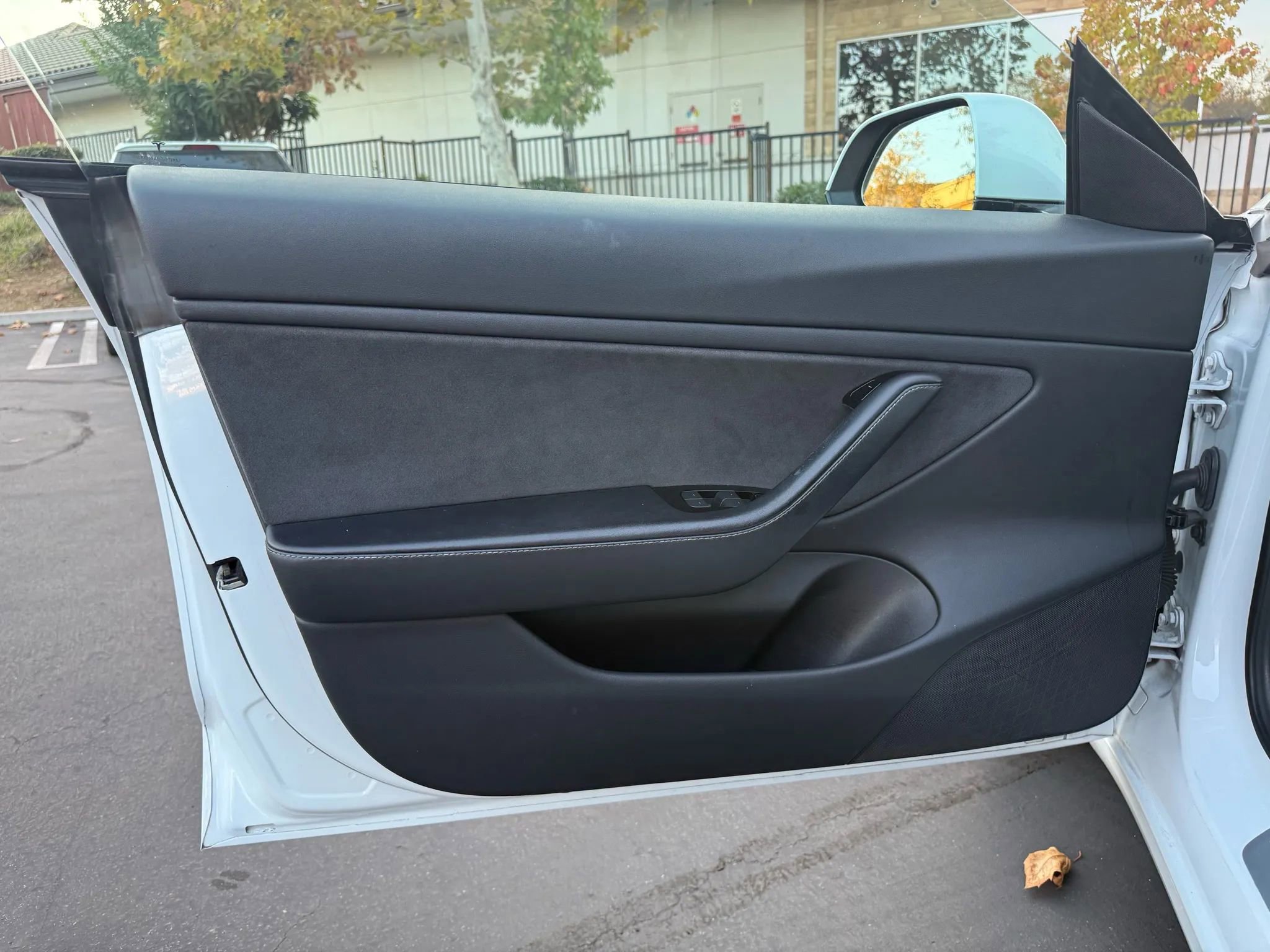 Used 2018 Tesla Model 3 Long Range image 9