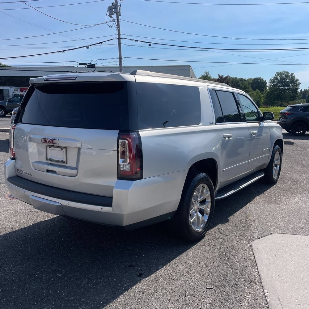 Used 2017 GMC Yukon XL SLT w/ Open Road Package AWD/4WD image 3