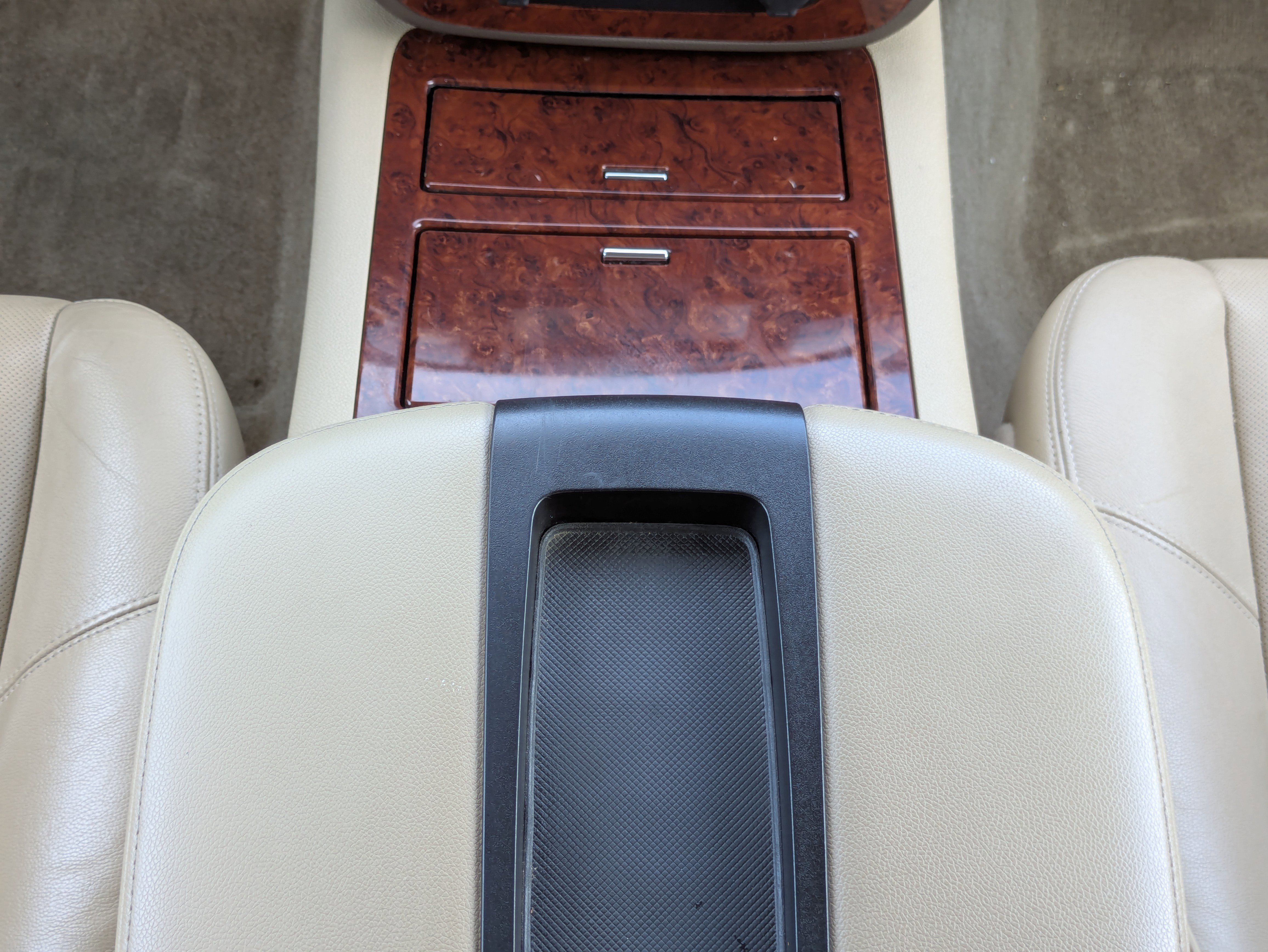 Used 2013 Chevrolet Avalanche LTZ image 6