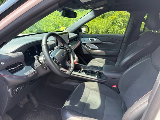 Used 2025 Ford Explorer ST AWD/4WD image 12