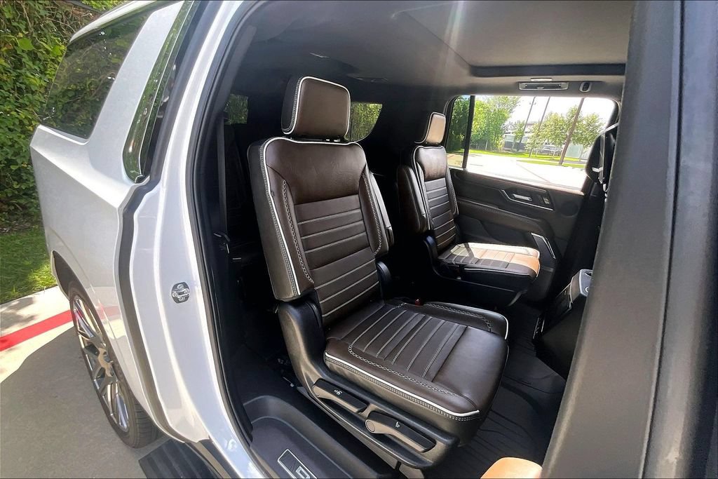 Used 2026 GMC Yukon XL Denali Ultimate w/ LPO, Floor Liner Package AWD/4WD image 38