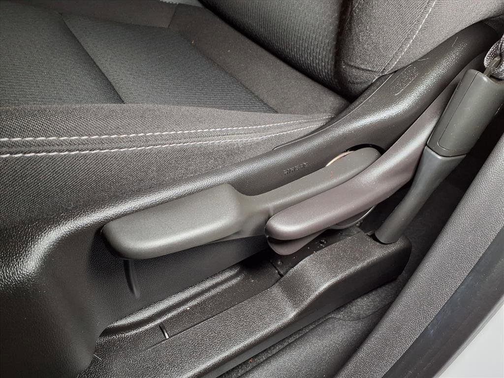 Used 2023 GMC Terrain SLE w/ Elevation Edition image 17