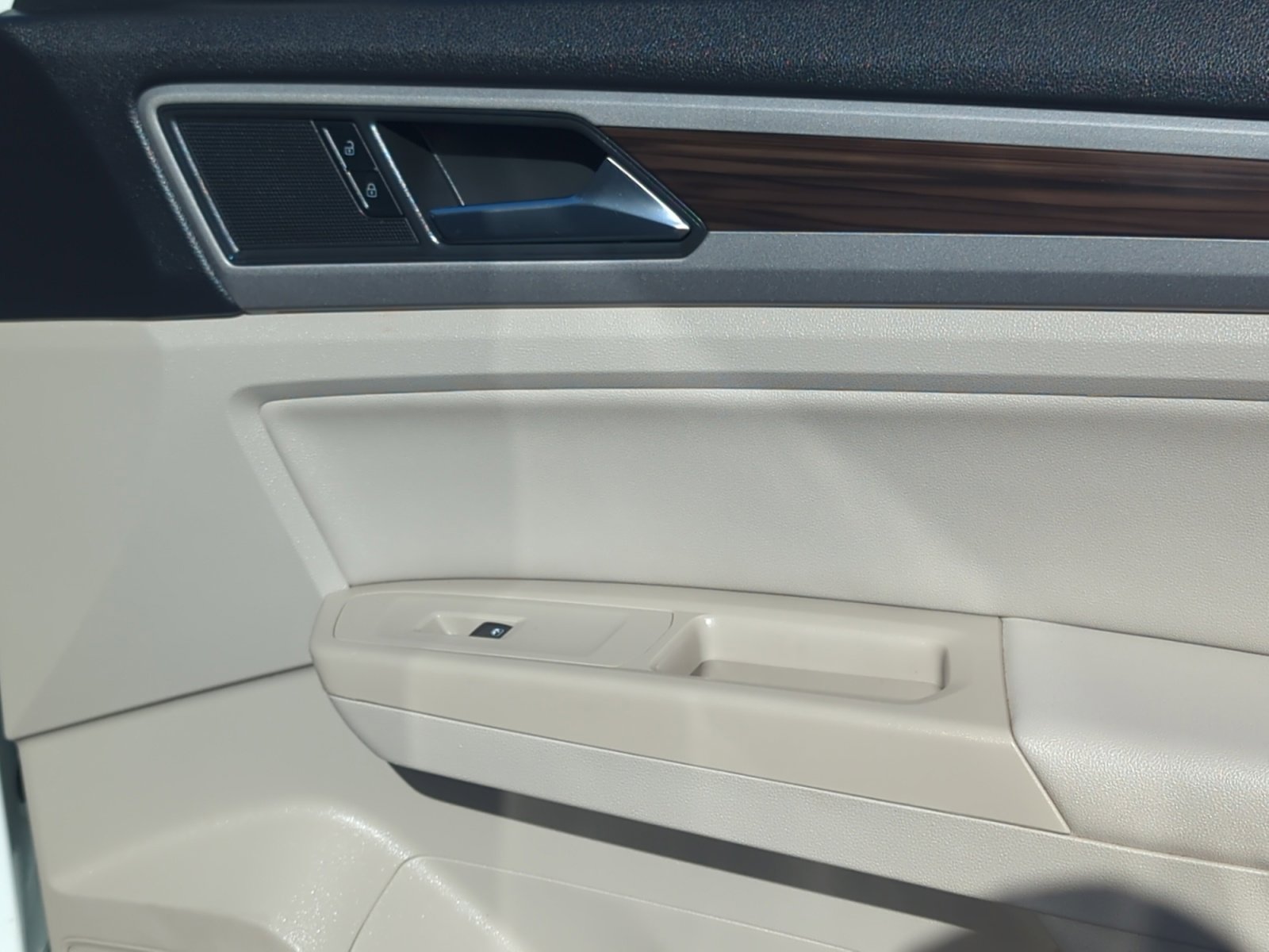 Used 2021 Volkswagen Atlas SE image 16