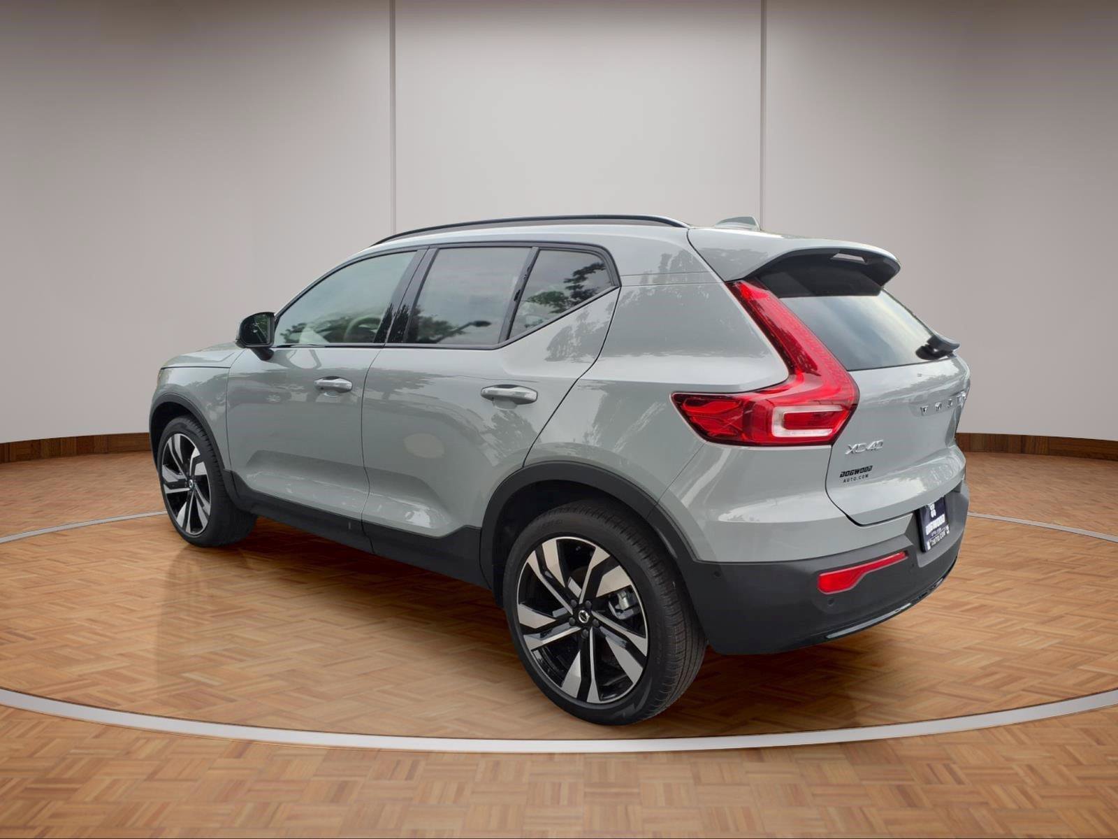 New 2026 Volvo XC40 B5 Plus w/ Climate Package AWD/4WD image 4