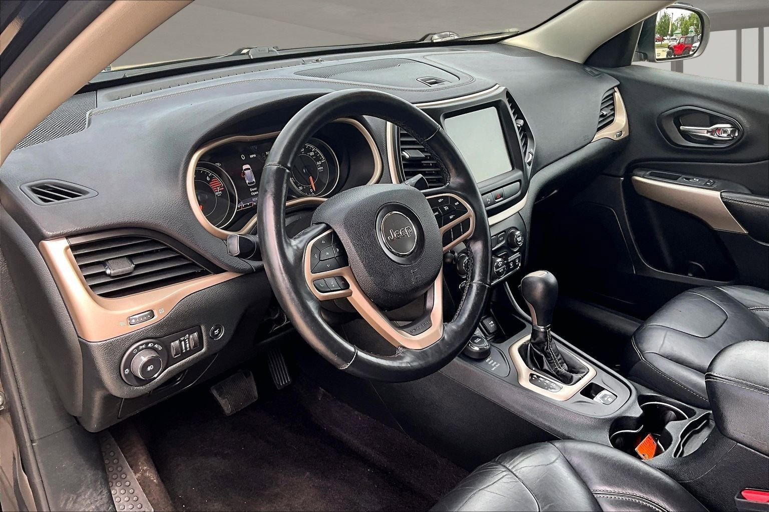 Used 2018 Jeep Cherokee Limited AWD/4WD image 15