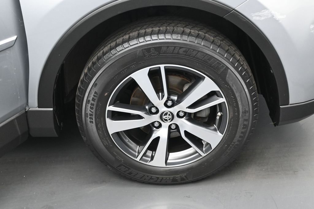 Used 2018 Toyota RAV4 XLE w/ Plus Extra Value Package AWD/4WD image 36