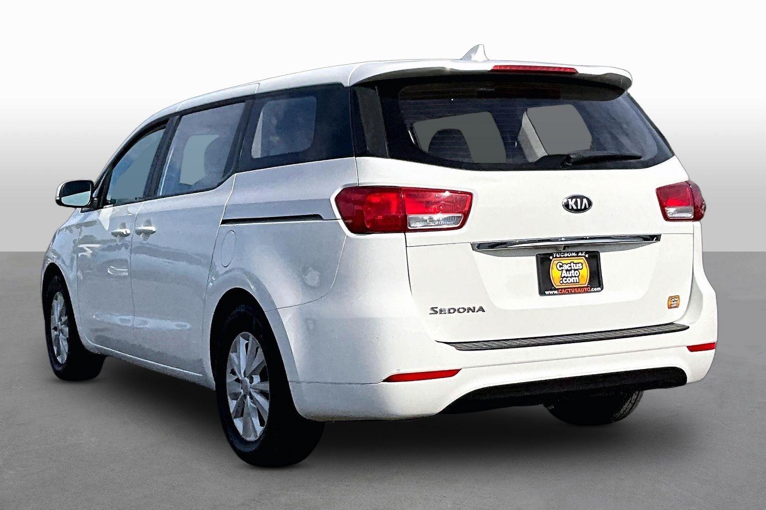 Used 2018 Kia Sedona L FWD image 11