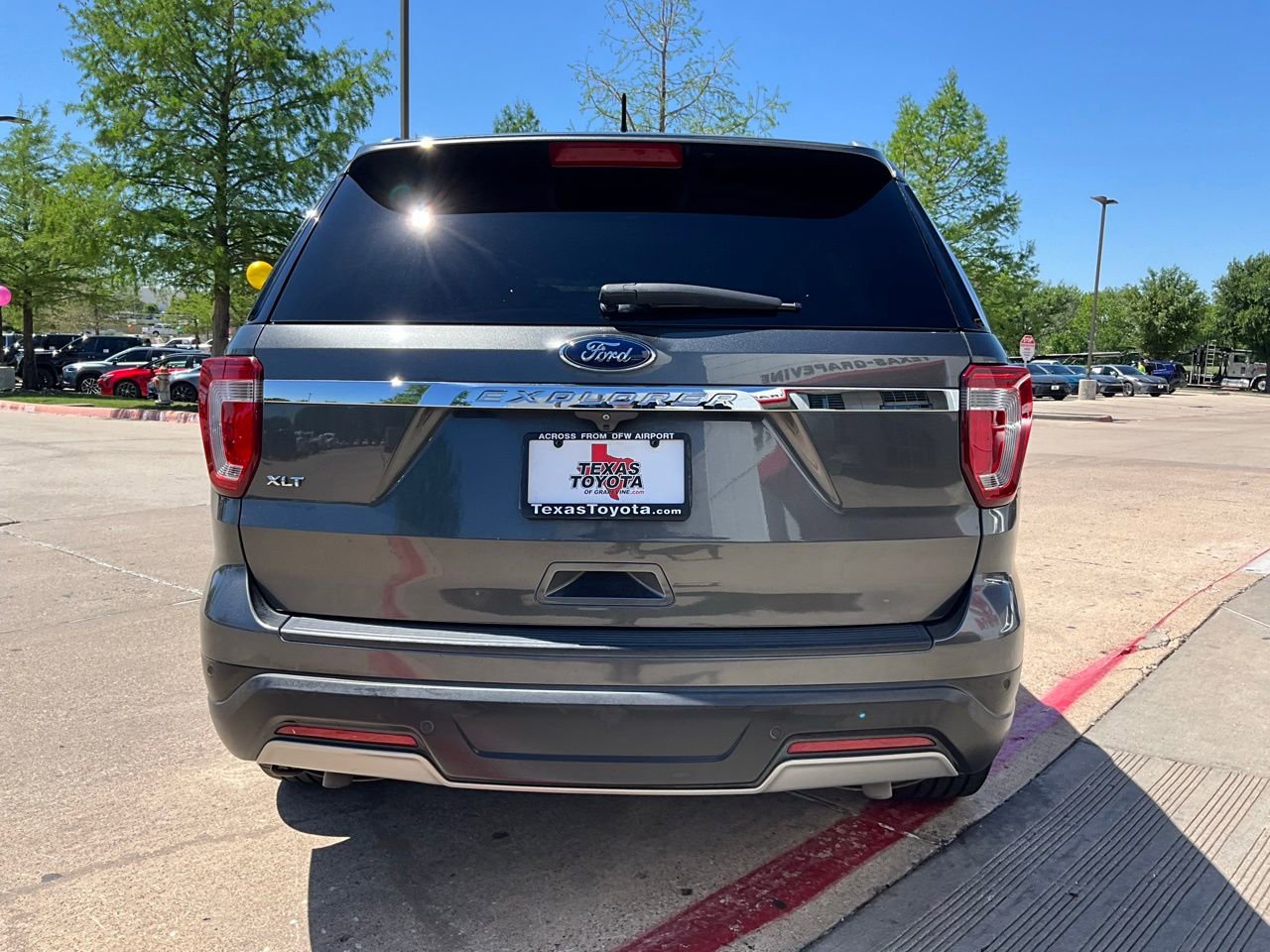 Used 2019 Ford Explorer XLT w/ Equipment Group 202A image 7