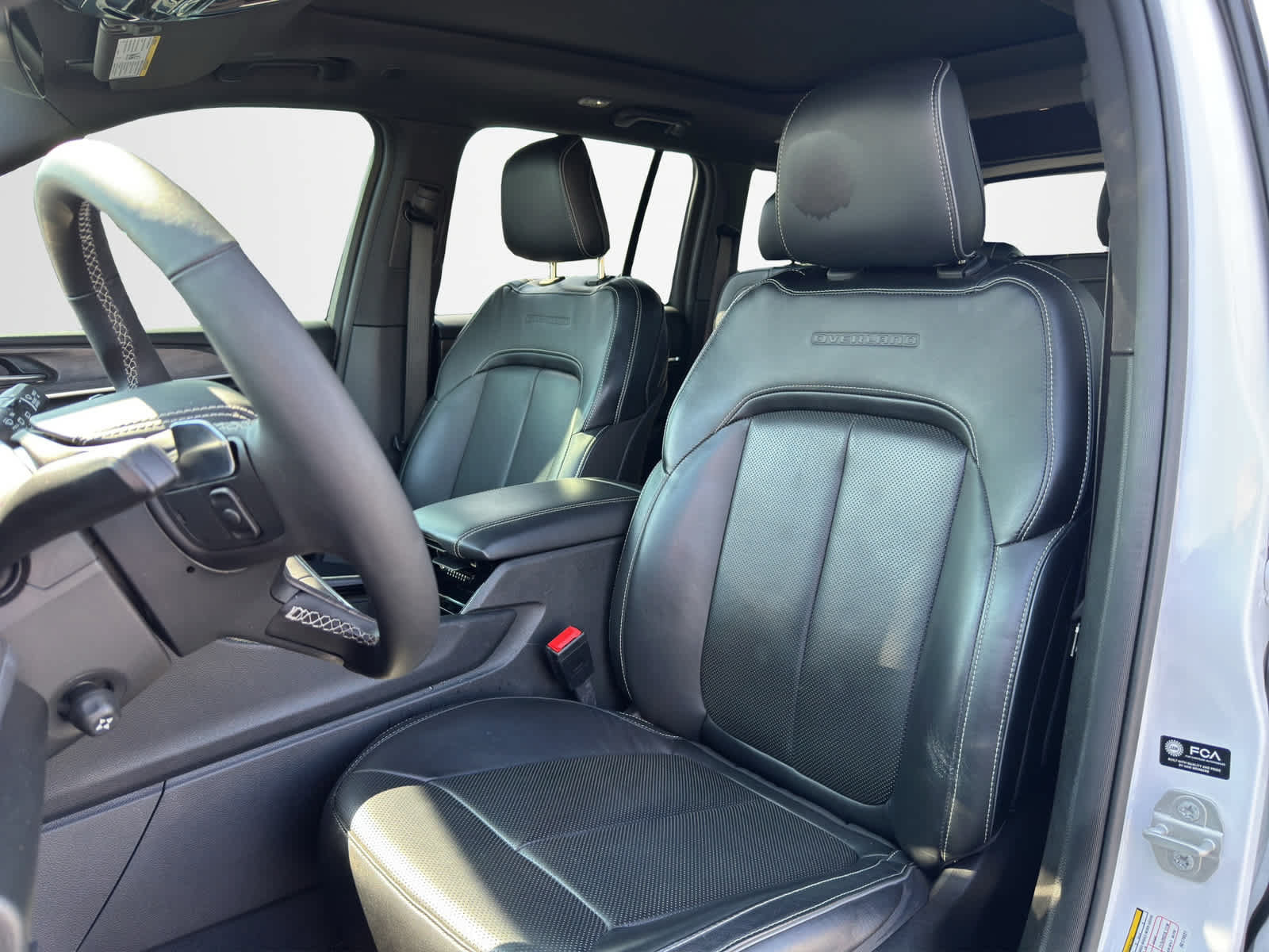 Used 2024 Jeep Grand Cherokee Overland AWD/4WD image 10