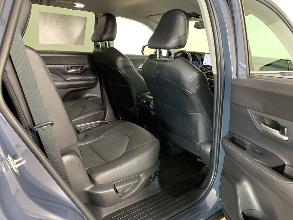 Used 2025 Toyota Grand Highlander AWD image 41