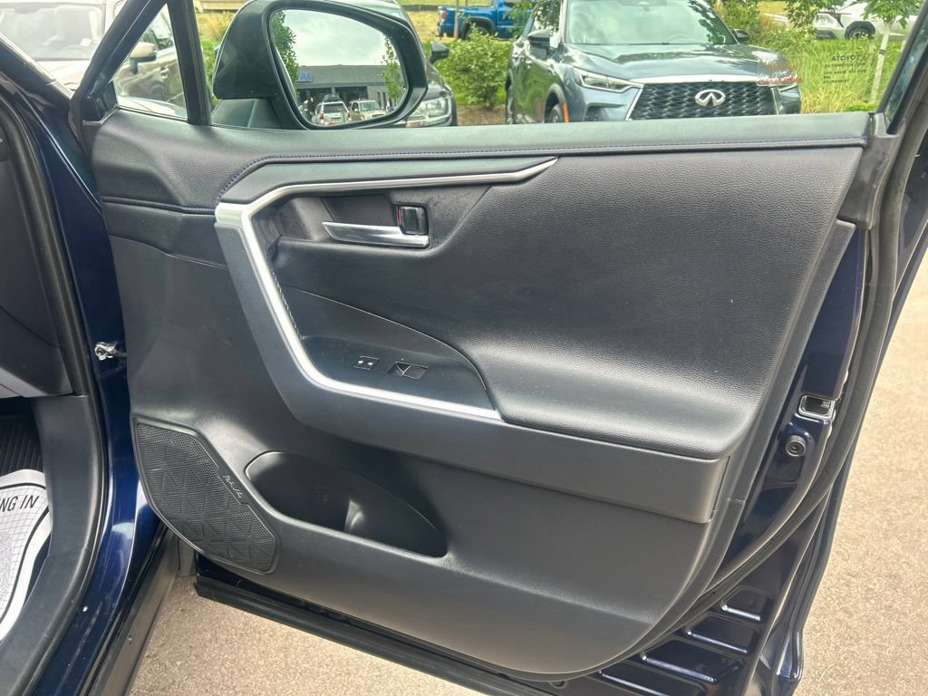 Used 2019 Toyota RAV4 XSE AWD/4WD image 11