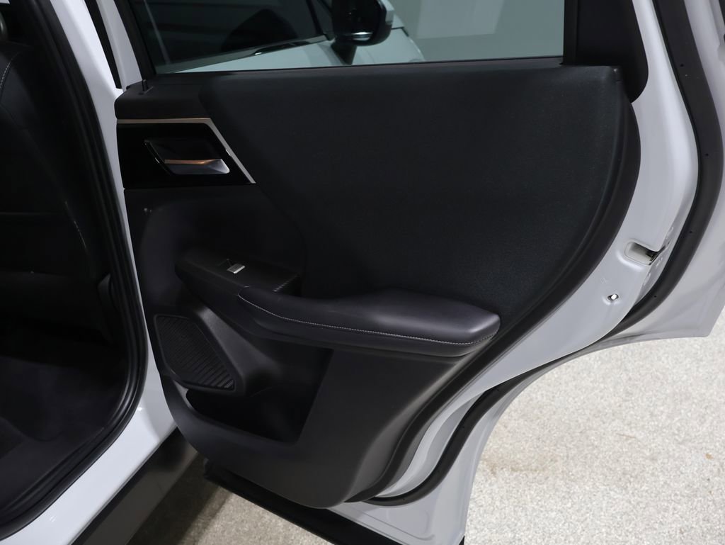 Used 2023 Mitsubishi Outlander ES AWD/4WD image 21