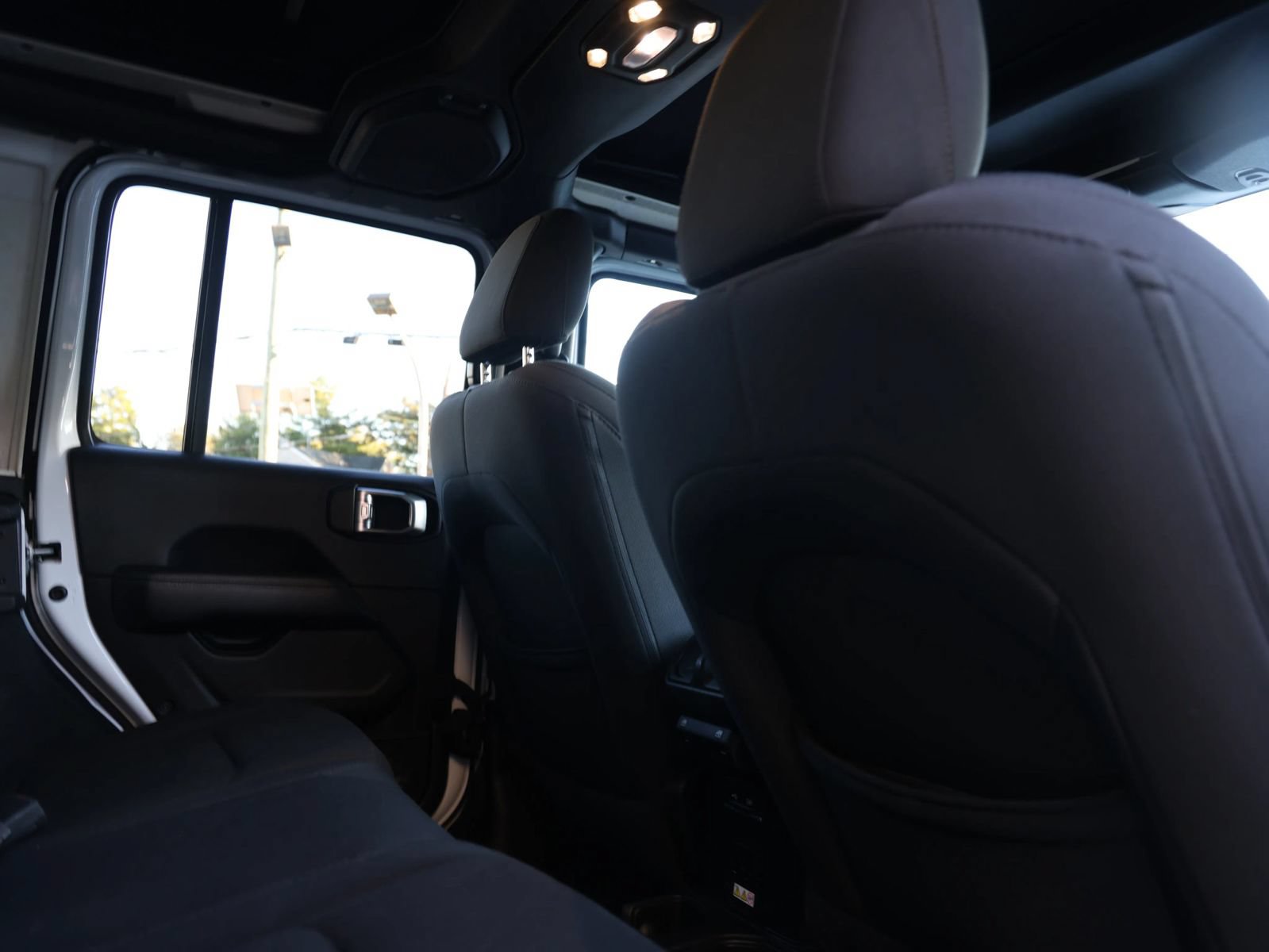 Used 2019 Jeep Wrangler Unlimited Sahara w/ Safety Group AWD/4WD image 25