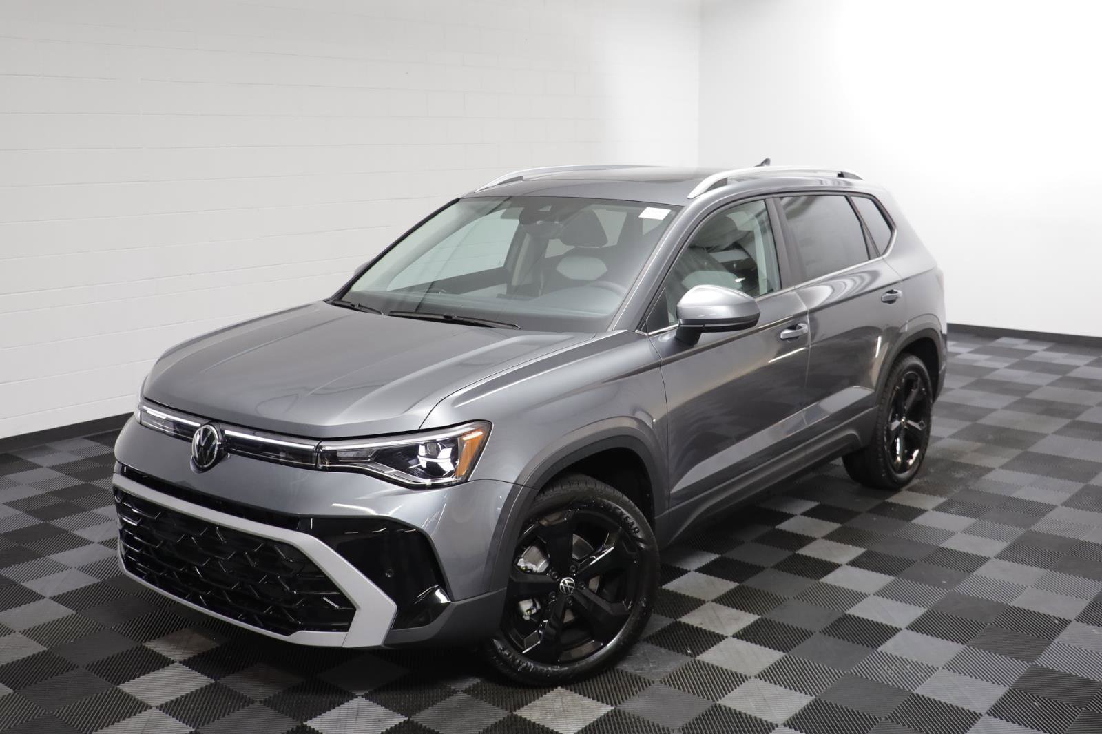 New 2026 Volkswagen Taos SEL image 2