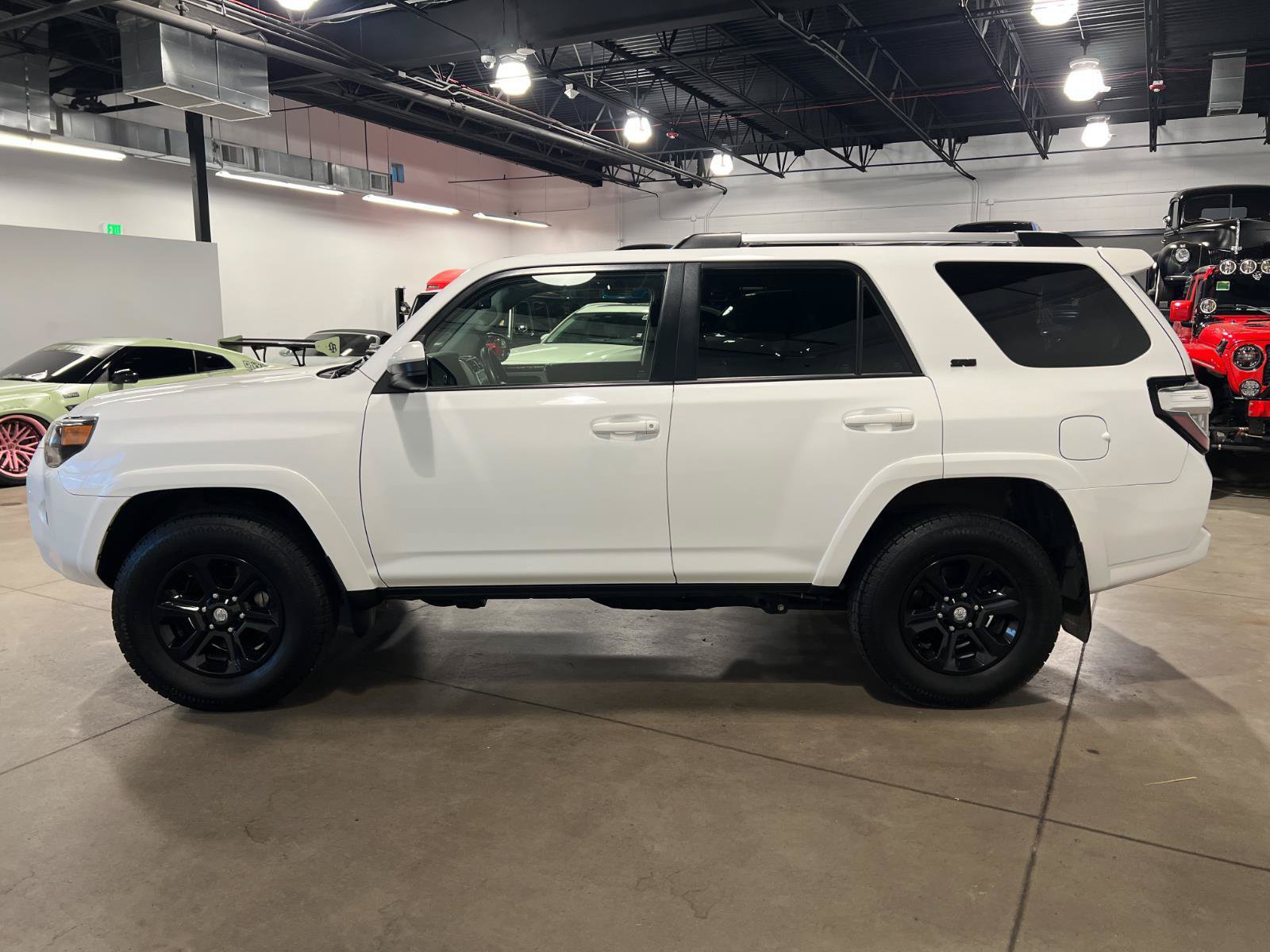 Used 2022 Toyota 4Runner SR5 AWD/4WD image 6
