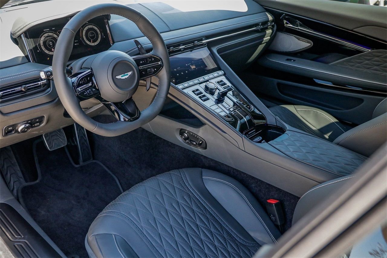 Used 2024 Aston Martin DB12 Coupe image 3