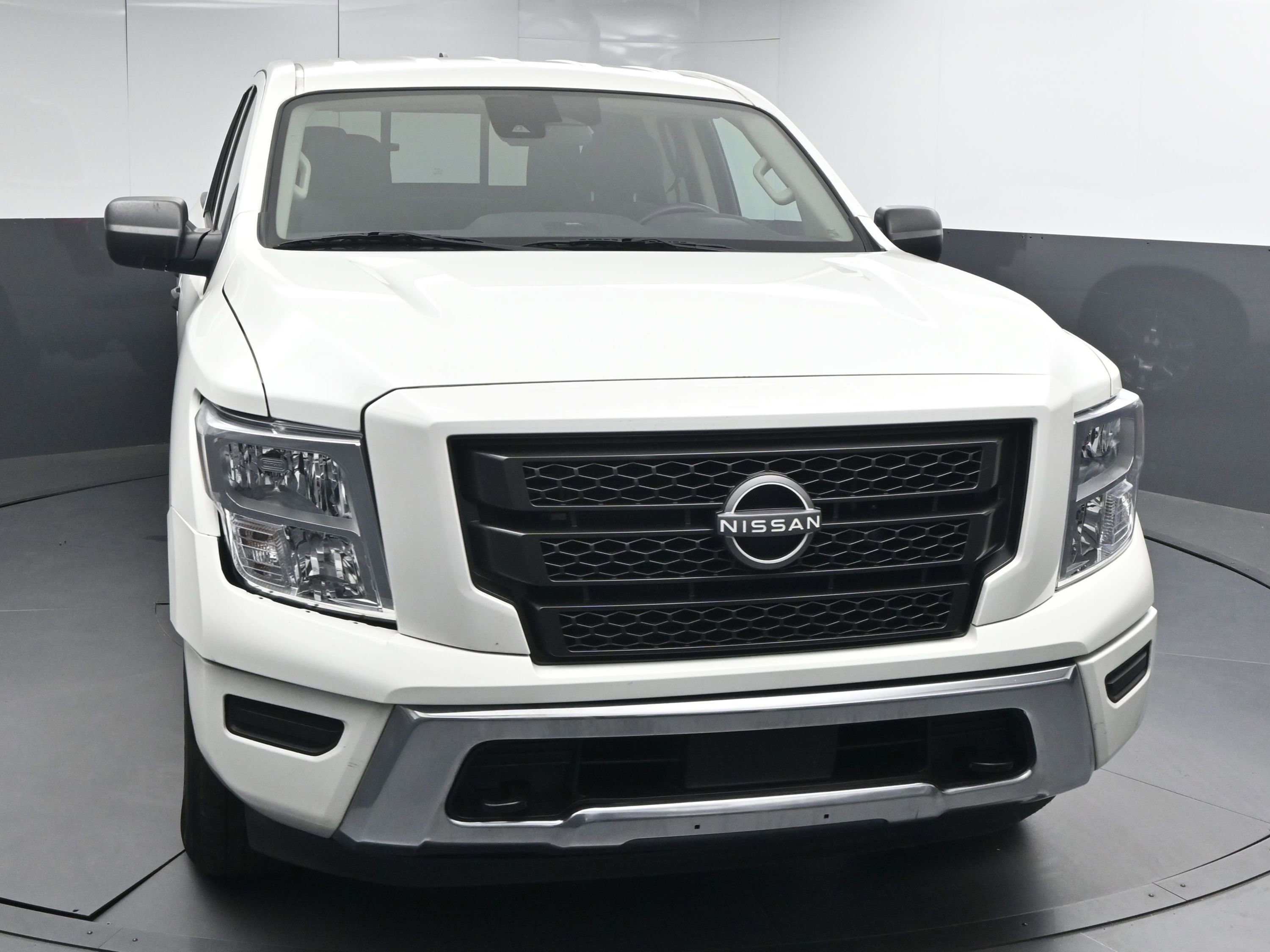 Used 2024 Nissan Titan SV w/ Accessory Utility Package image 2