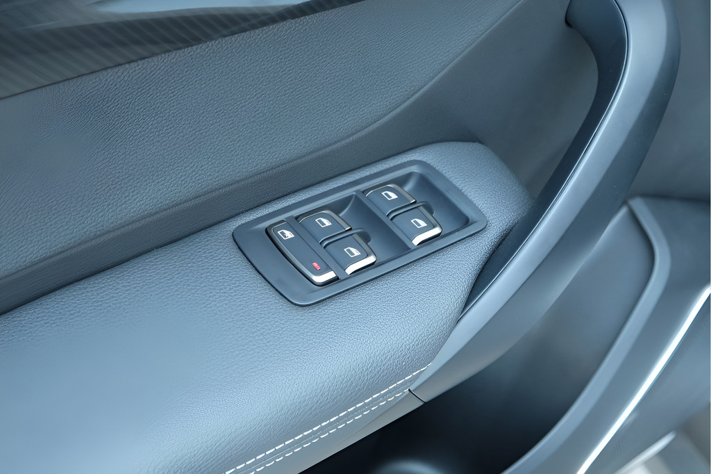 New 2025 VinFast VF 8 Eco AWD/4WD image 7