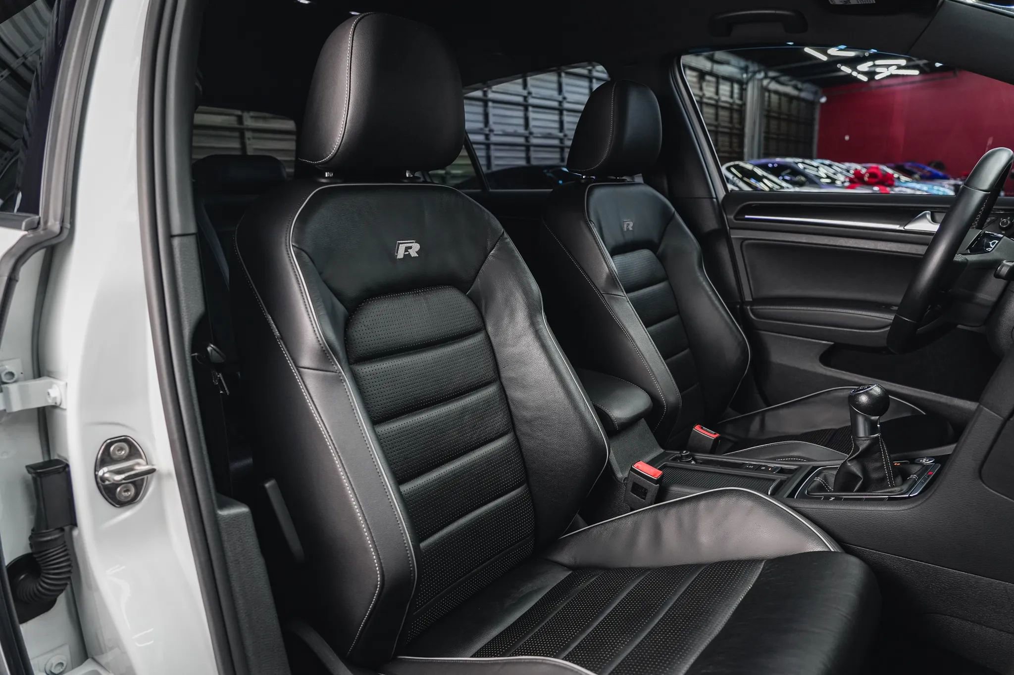 Used 2018 Volkswagen Golf R 4-Door image 53