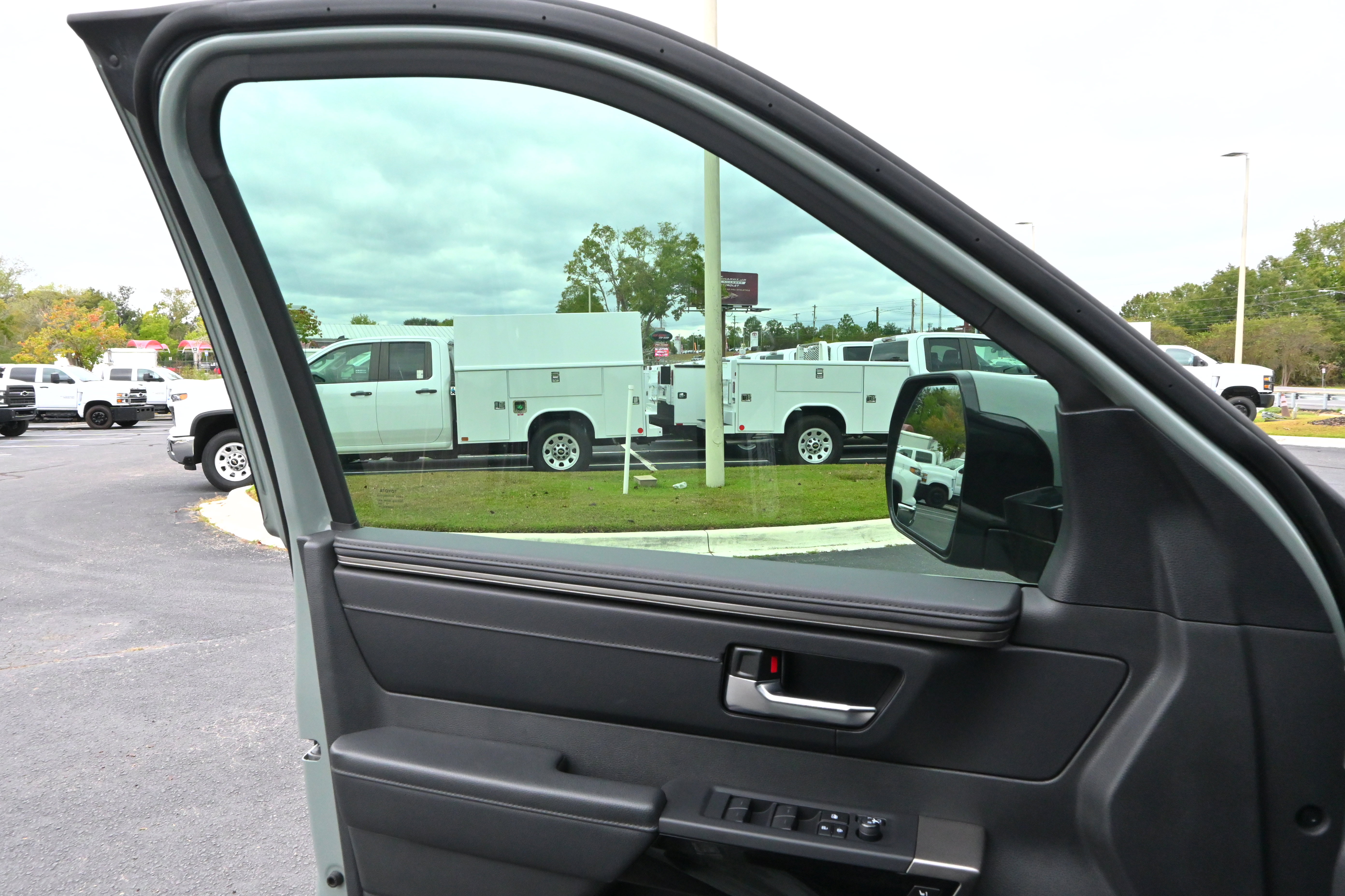 Used 2025 Toyota Sequoia Limited image 24