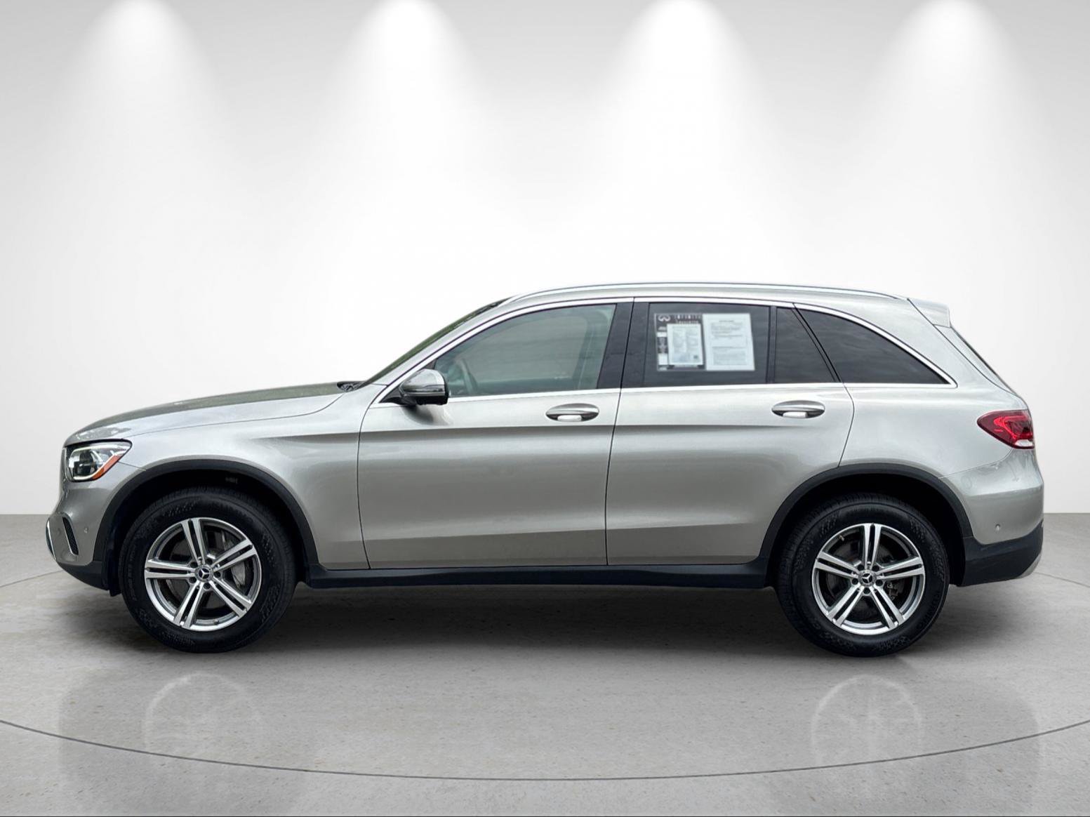 Used 2021 Mercedes-Benz GLC 300 4MATIC image 2