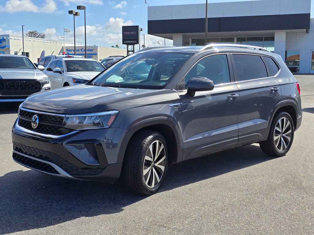 Used 2022 Volkswagen Taos SE image 2