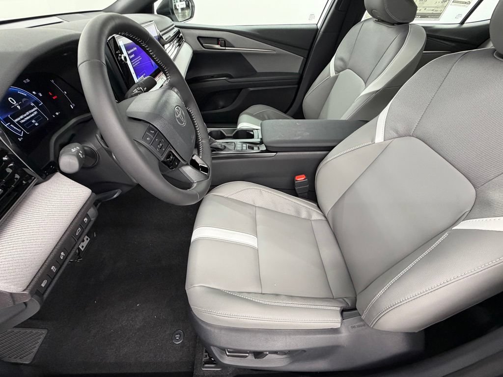 Used 2026 Toyota Camry SE w/ Multimedia Upgrade Package FWD image 17