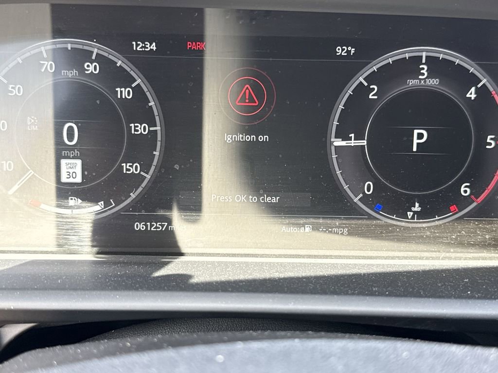 Used 2018 Land Rover Discovery HSE image 25